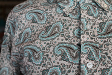 Load image into Gallery viewer, R&amp;R Men&#39;s White/Creme Paisley L/s
