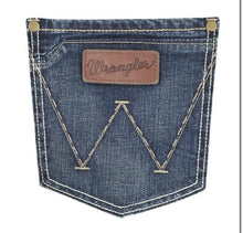 Load image into Gallery viewer, Wrangler Retro Slim Boot Jean
